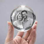 Foto in Glas – Personalisierte Kristallkugel mit Gravur