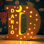 Buchstabenlampe mit Namen aus Holz – LetterGlow