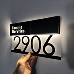 Solar Hausnummer mit Namen – LED Hausnummernschild – LumiAdres
