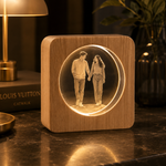 MemoraSphere in Quadratform mit lasergraviertem Paarfoto