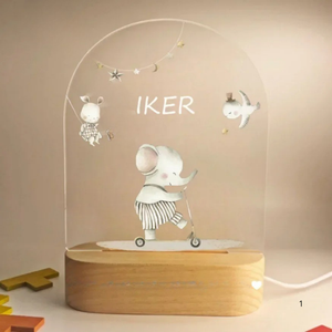 Elefant auf Roller