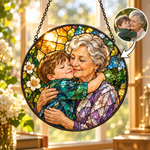 SunGlow Sonnenfänger mit eigenem Foto im Buntglas-Look – am Fenster