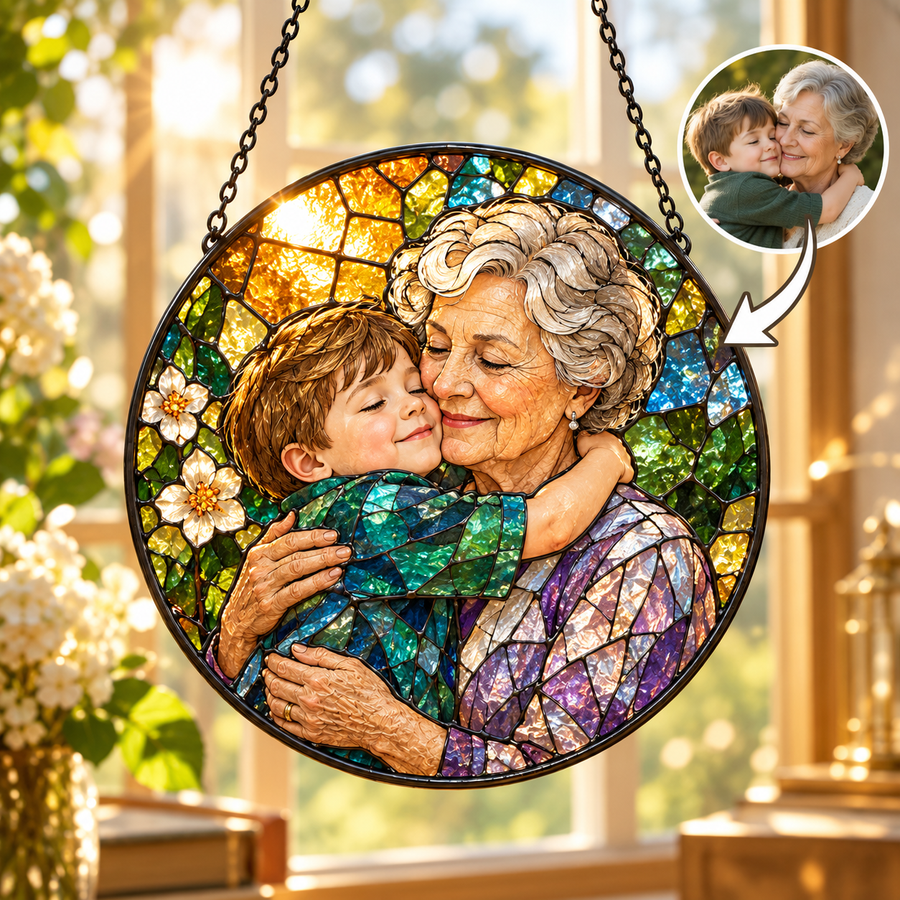 SunGlow Sonnenfänger mit eigenem Foto im Buntglas-Look – am Fenster