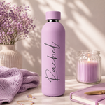 Trinkflasche mit Namen in Flieder, Gravur