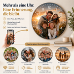 MemoraClock Wanduhr mit eigenem Foto im Wohnzimmer