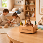 Spieluhr Eiffelturm mit Namen auf dem Sockel im Kinderzimmer