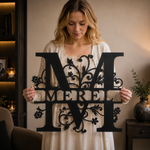 Personalisiertes Metall-Monogramm mit Blumenmotiv – FloraLuxe